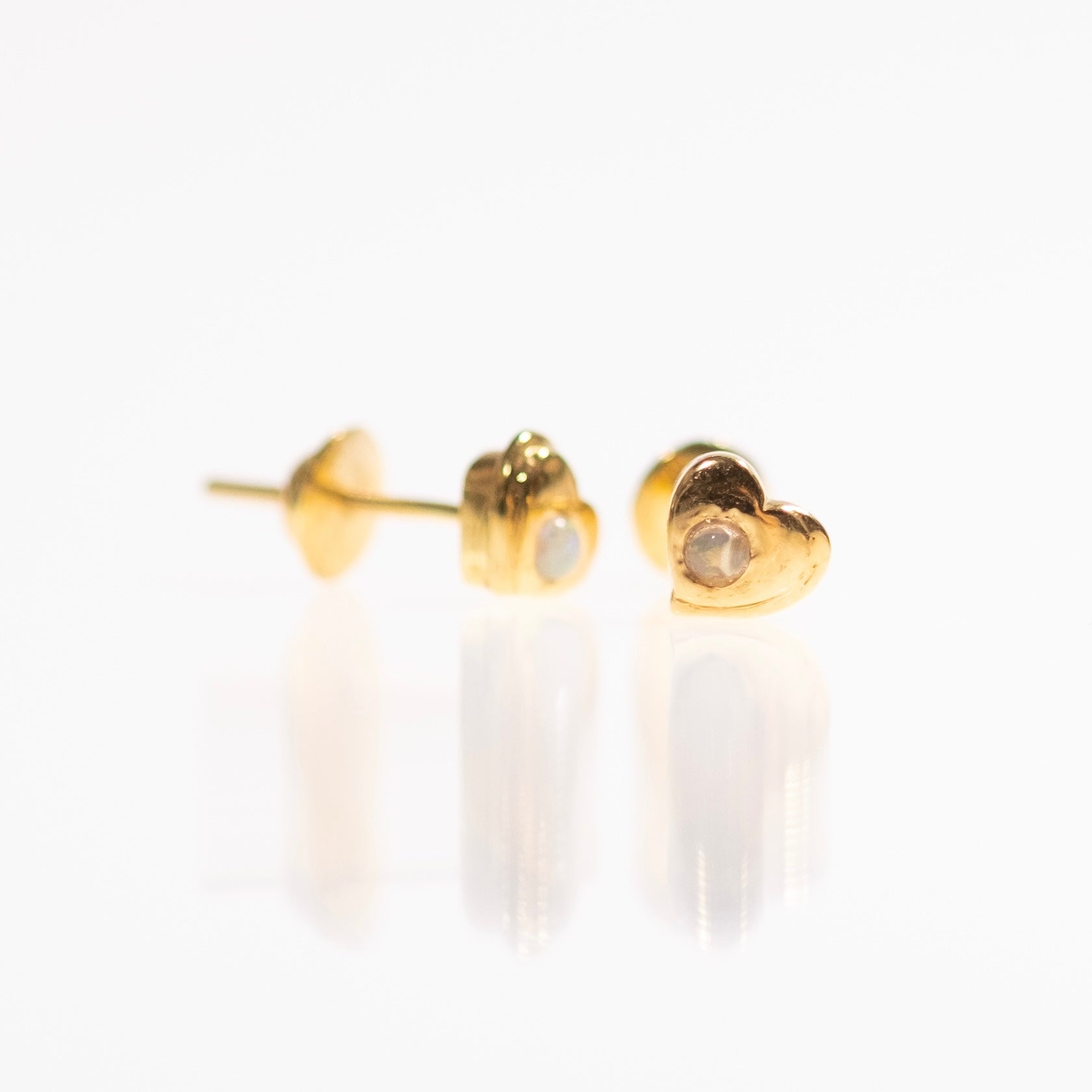 8 karat yellow gold heart-shaped baby earrings