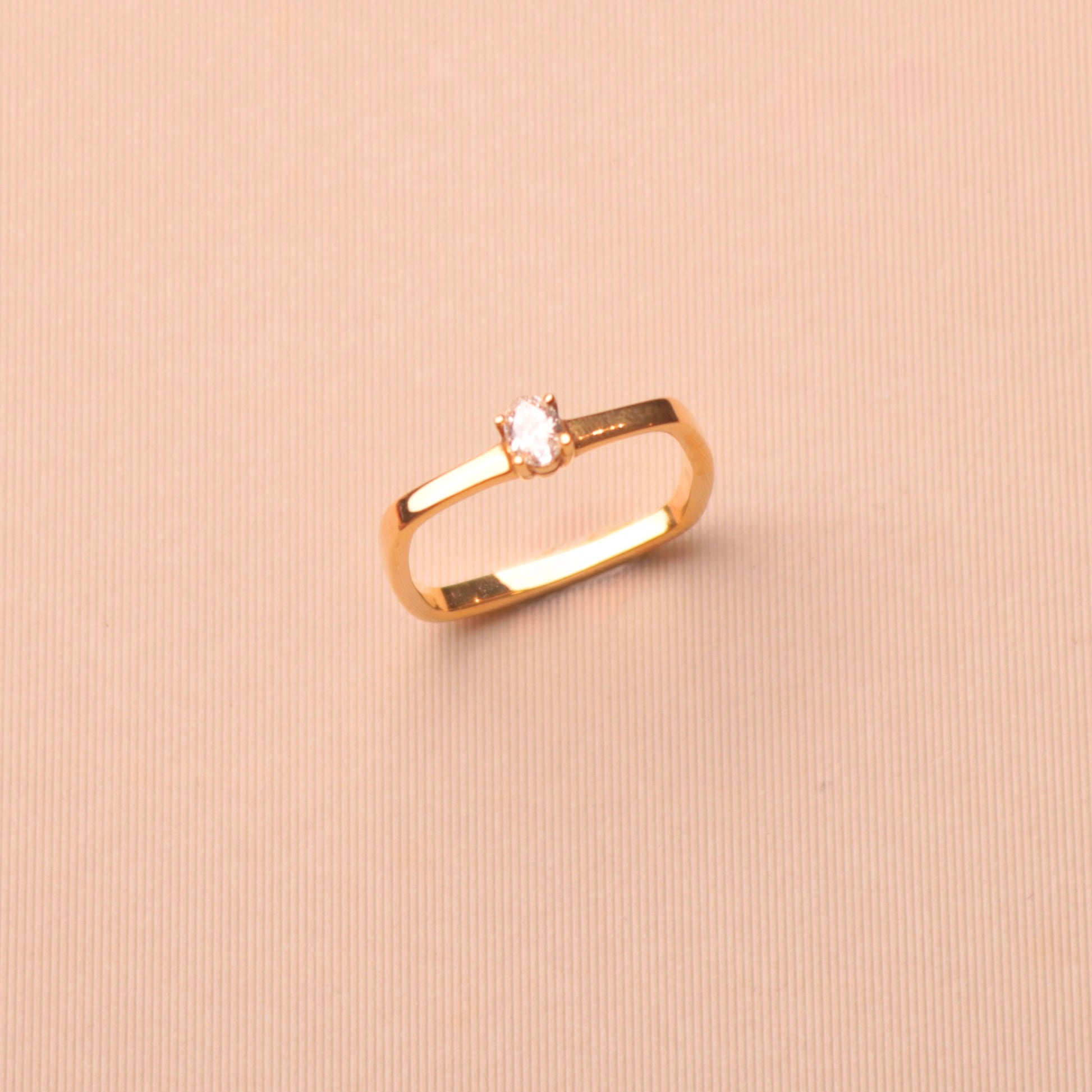 minimalistic square ring is a stunning and sophisticated piece of jewelry that features a beautiful oval-cut diamond as its centerpiece.